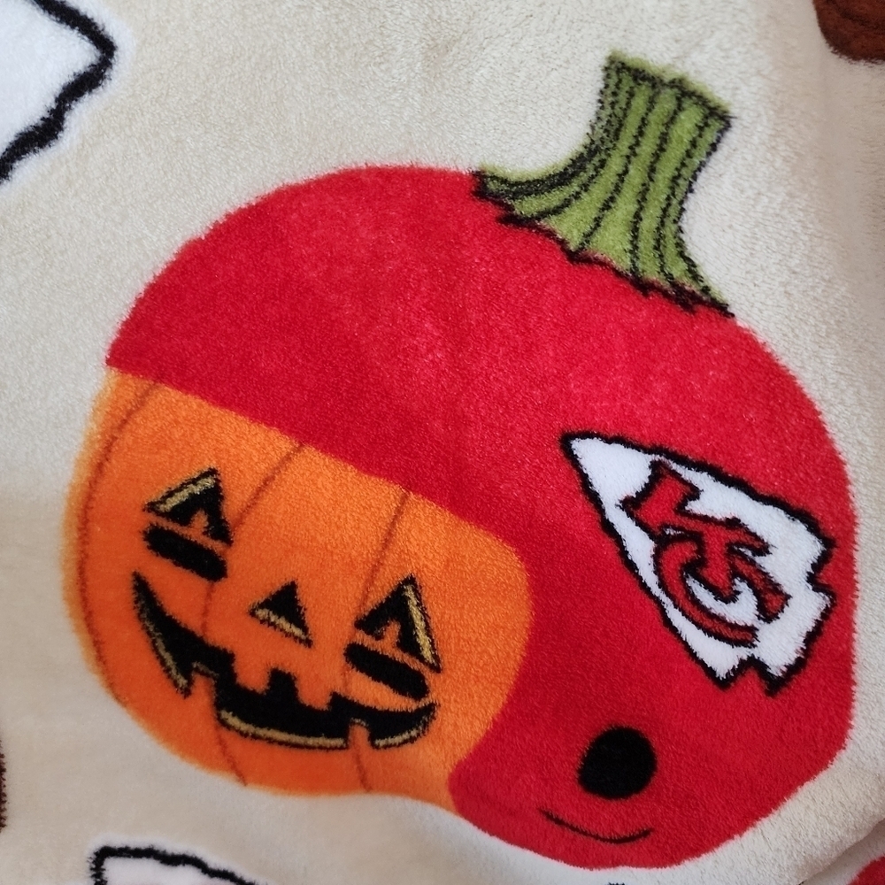 Taylor Swift's Boyfriend Kansas City Chiefs Halloween Blanket 60x80 - Picture 3 of 4